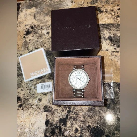 Michael Kors MK5779 Stainless Steel Ladies Watch ⌚️ - Picture 3 of 11
